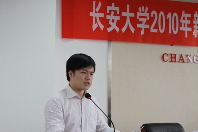 建工学院杜强博士代表新教工发言